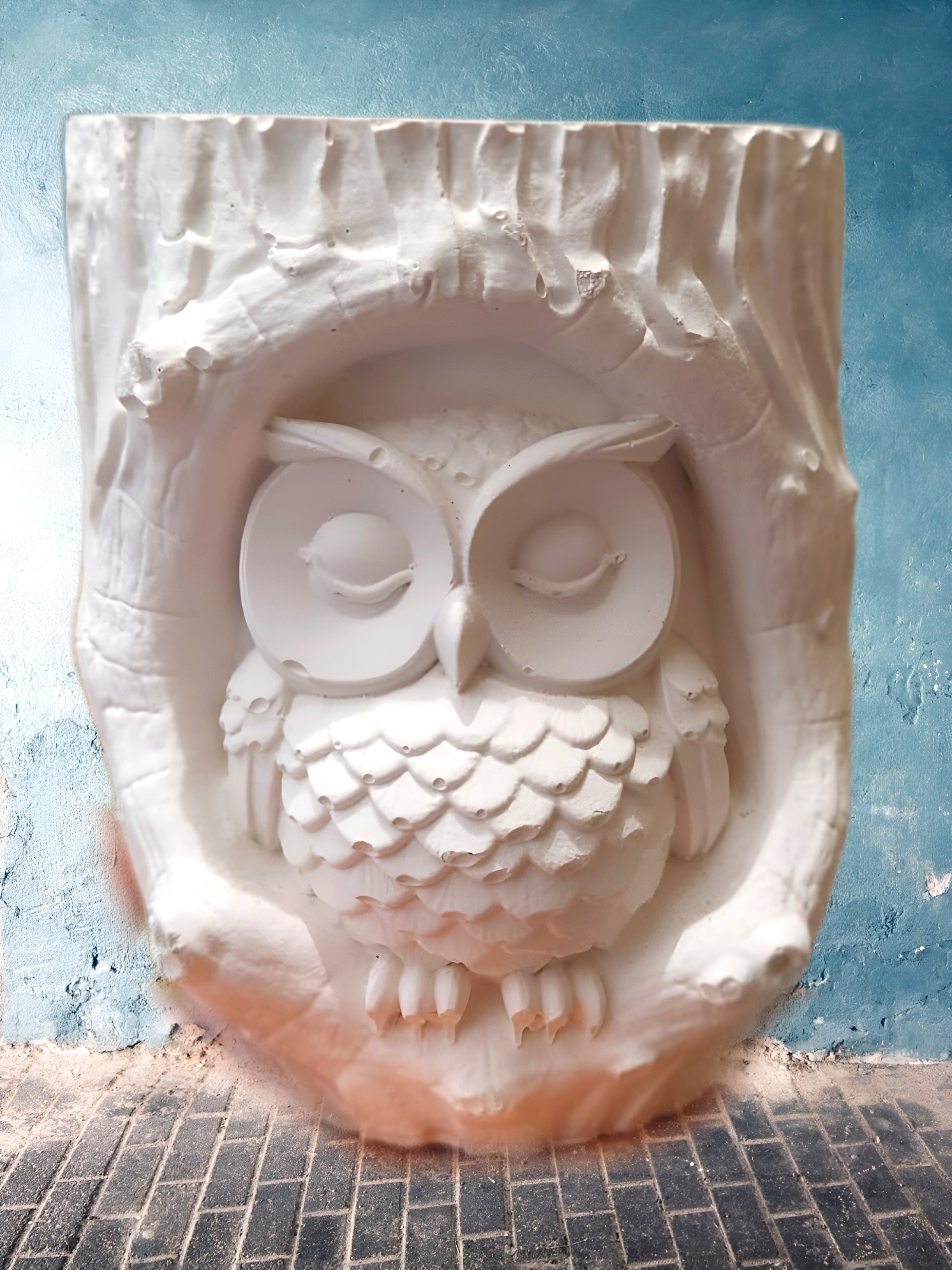 Figura de Búho en Árbol